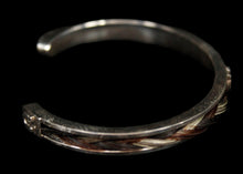 Load image into Gallery viewer, Custom Sterling Silver Horse Hair Cuff Bracelet w/ Tiny Horseshoe Center
