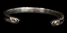 Load image into Gallery viewer, Custom Sterling Silver Horse Hair Cuff Bracelet w/ Tiny Horseshoe Center
